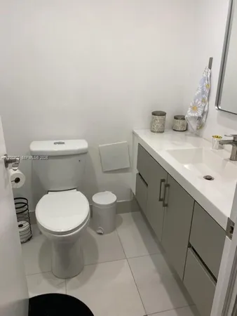 $3,950 | 5401 Collins Avenue, Unit 320, Miami Beach, FL 33140
