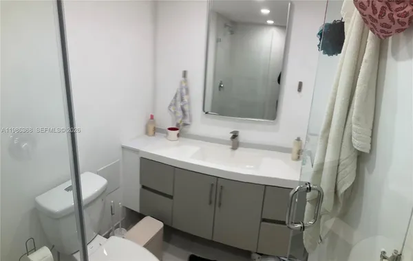 $3,950 | 5401 Collins Avenue, Unit 320, Miami Beach, FL 33140