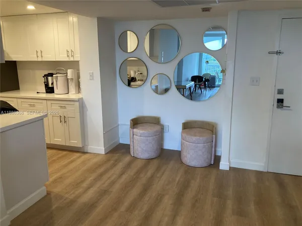 $3,950 | 5401 Collins Avenue, Unit 320, Miami Beach, FL 33140