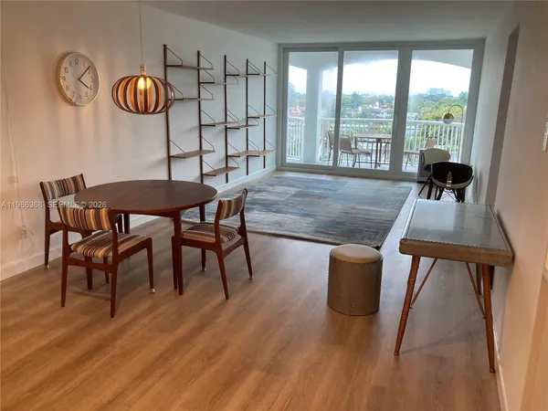 $3,950 | 5401 Collins Avenue, Unit 320, Miami Beach, FL 33140