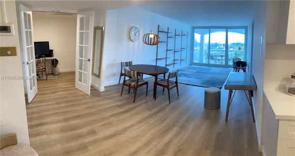 $3,950 | 5401 Collins Avenue, Unit 320, Miami Beach, FL 33140