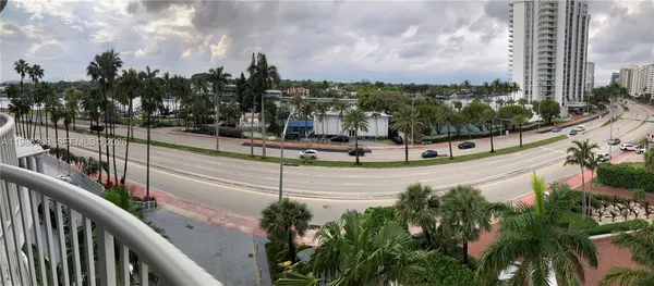 $3,950 | 5401 Collins Avenue, Unit 320, Miami Beach, FL 33140