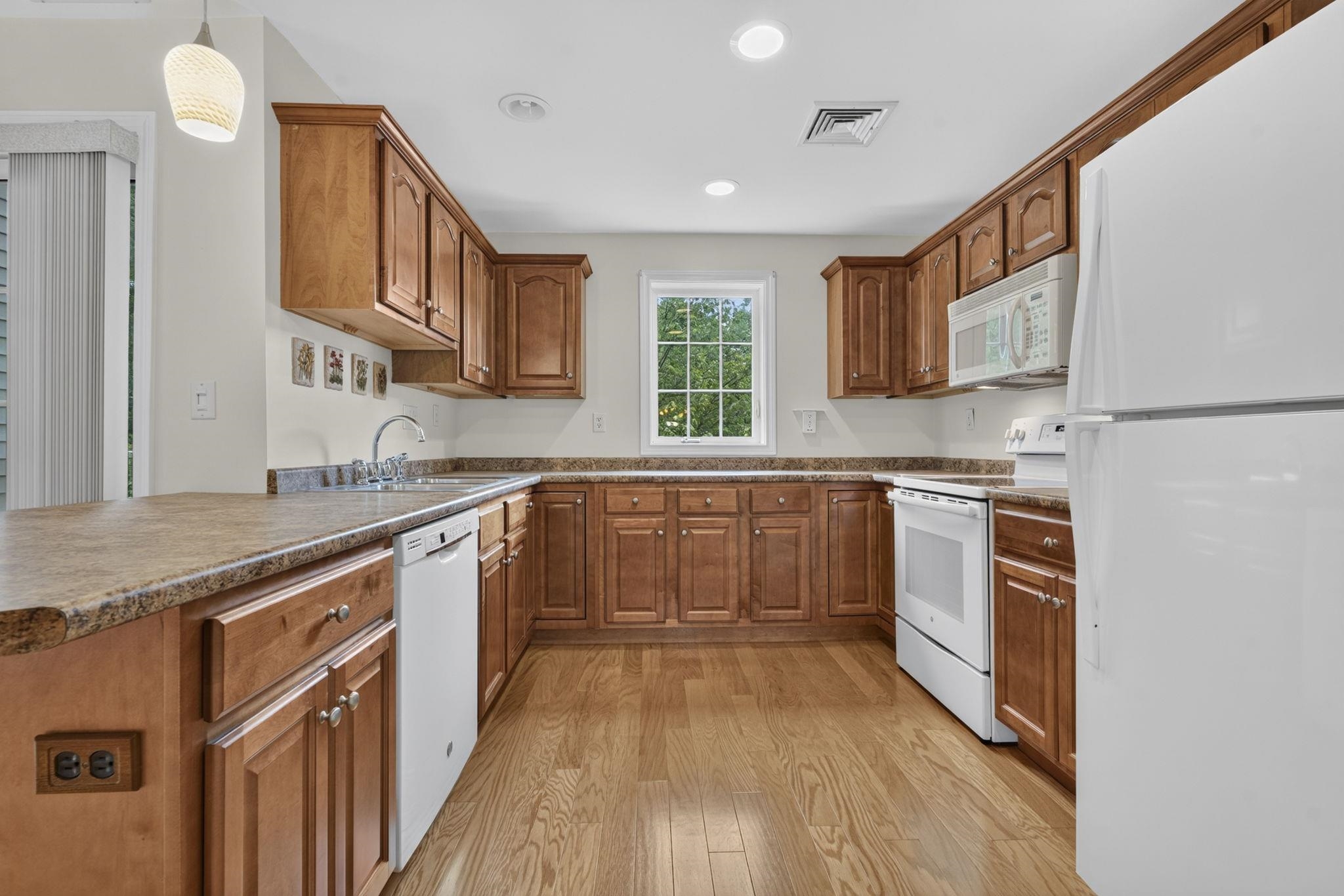 59 Cluff Road, Unit 37 Salem, NH 03079 - Photo 5 of 47