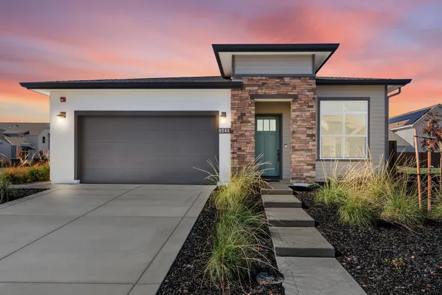 a entryway view with a garden