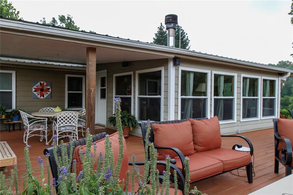 44 Nelson Loop Spencer, VA 24165 - Photo 24 of 50 Covered and open seating