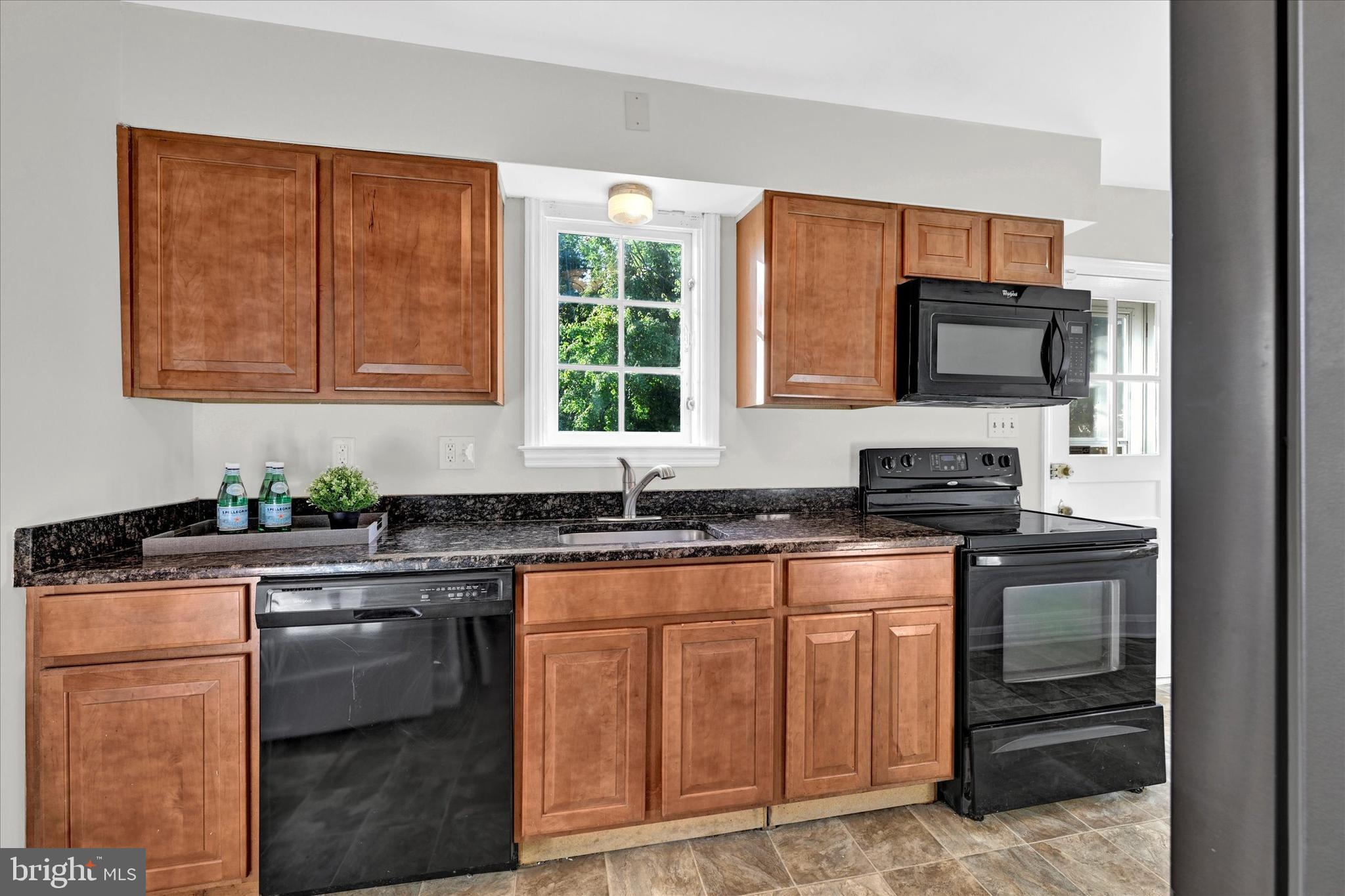 724 West Hills Road Baltimore, MD 21229 - Photo 12 of 42