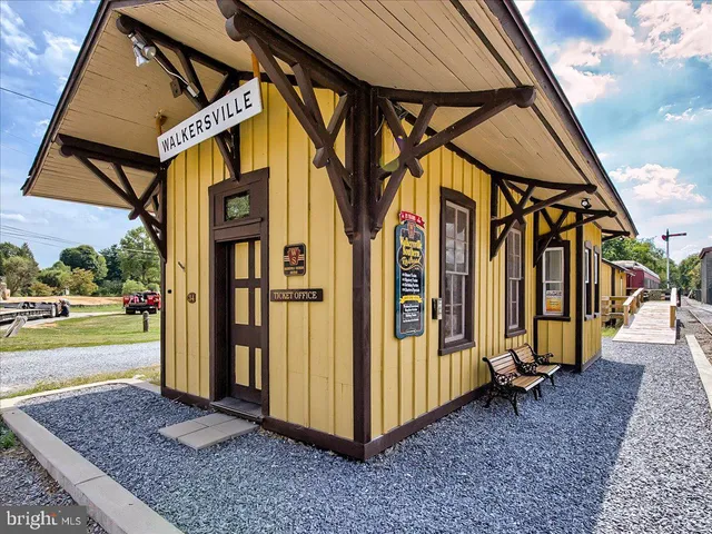 $1,900 | 132 Savannah Court, Walkersville, MD 21793