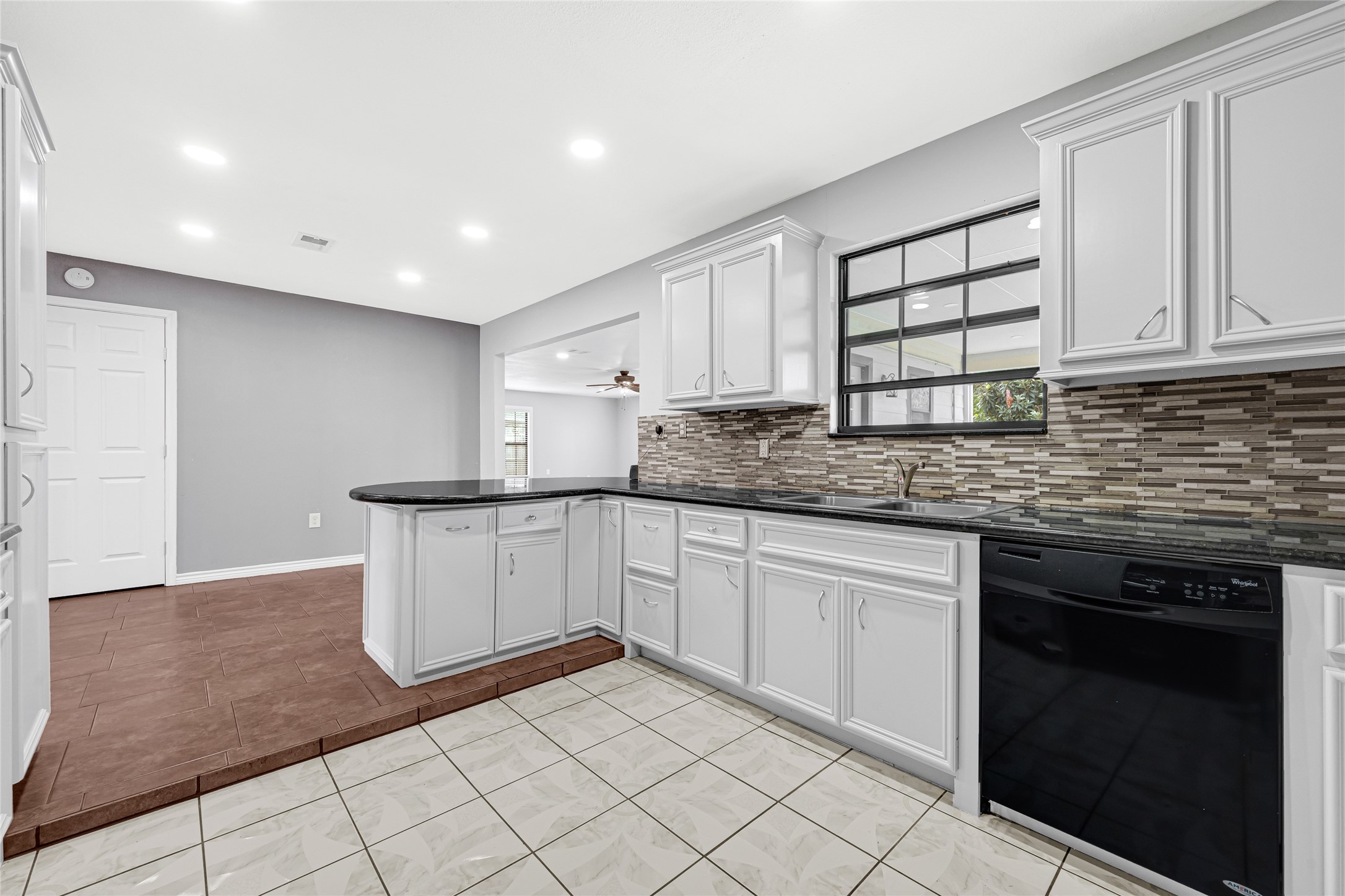 710 Woodhue Street Channelview, TX 77530 - Photo 9 of 26