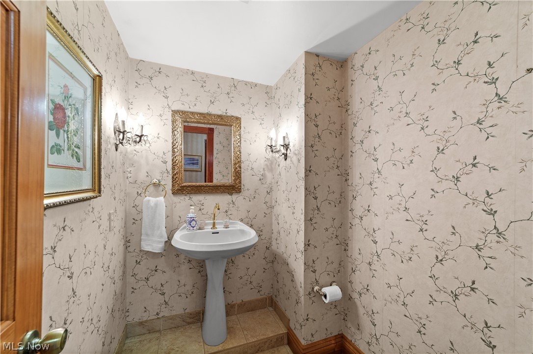 8730 Bainbridge Road Chagrin Falls, OH 44023 - Photo 16 of 44