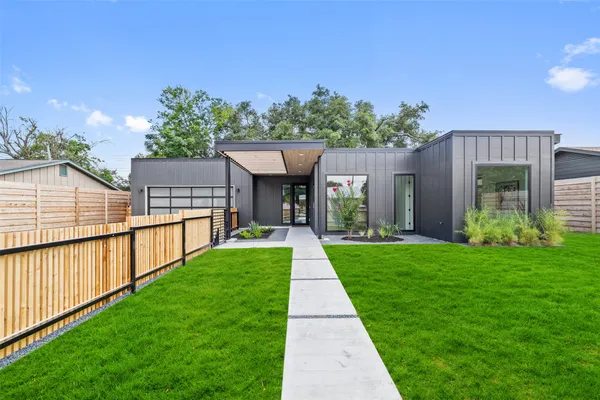 $1,589,000 | 2305 Southern Oaks Drive, Austin, TX 78745