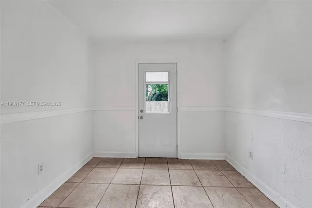 $3,800 | Central Park, Miami, FL 33135