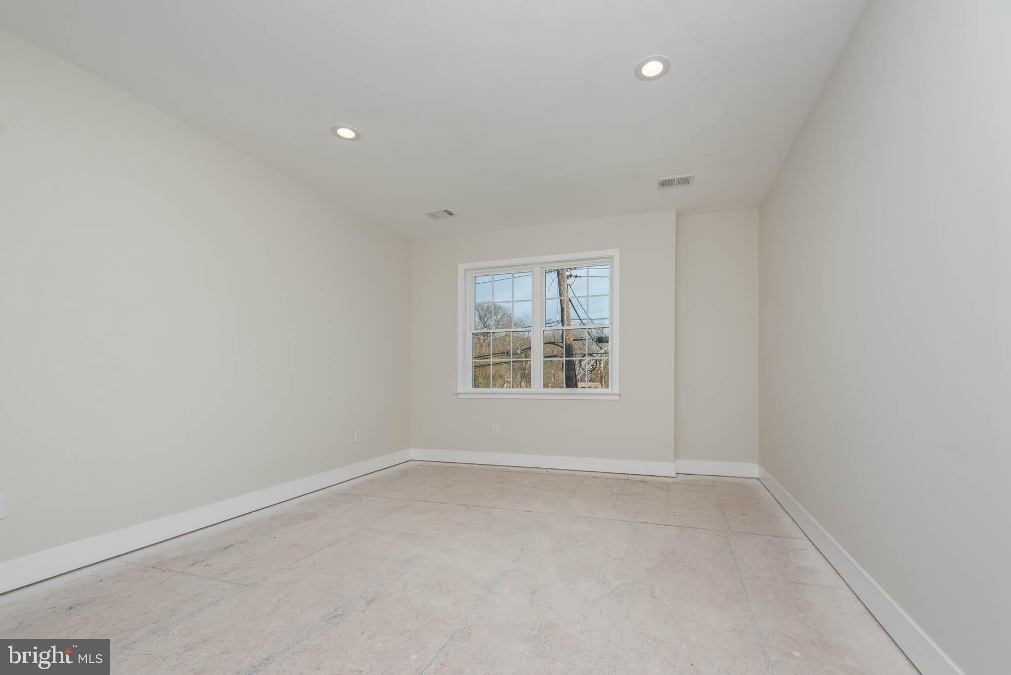 9626 Harford Road Parkville, MD 21234 - Photo 20 of 33 an empty room with windows