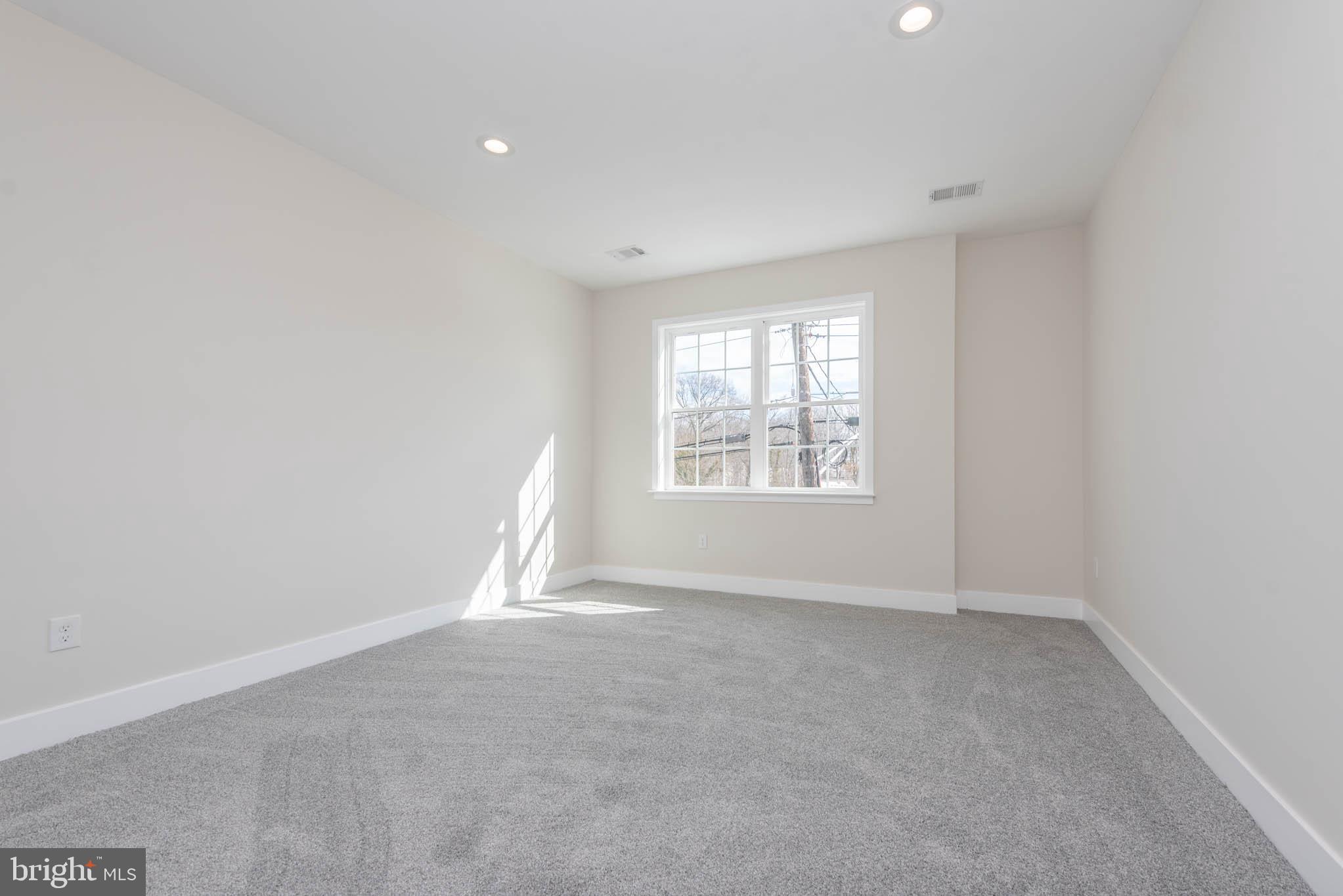 9626 Harford Road Parkville, MD 21234 - Photo 21 of 34 an empty room with windows