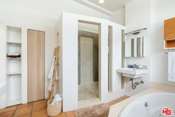 $15,900 | 678 Broadway Street, Venice, CA 90291