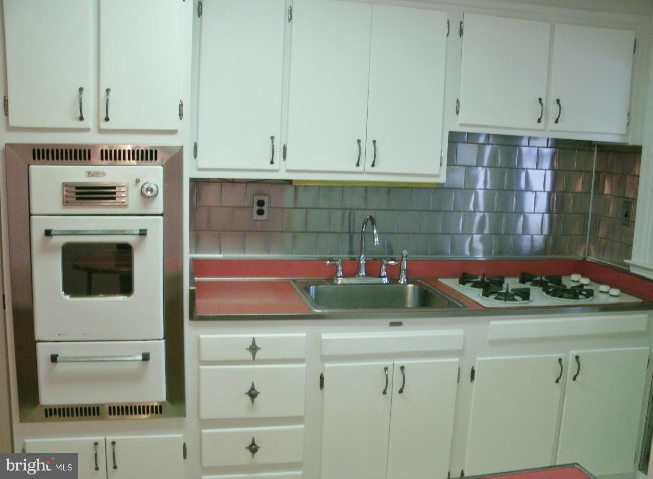 347 Dark Head Road Middle River, MD 21220 - Photo 5 of 14 Kitchen Cabinets