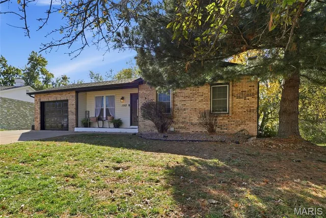 $260,000 | 1262 Kings Trail Lane, Fenton, MO 63026