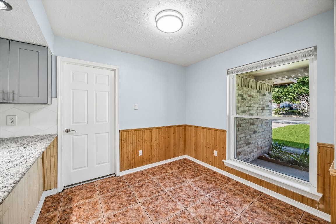 25732 Chestnut Lane Splendora, TX 77372 - Photo 11 of 27 Breakfast nook with natural light and convenient access to the garage.
