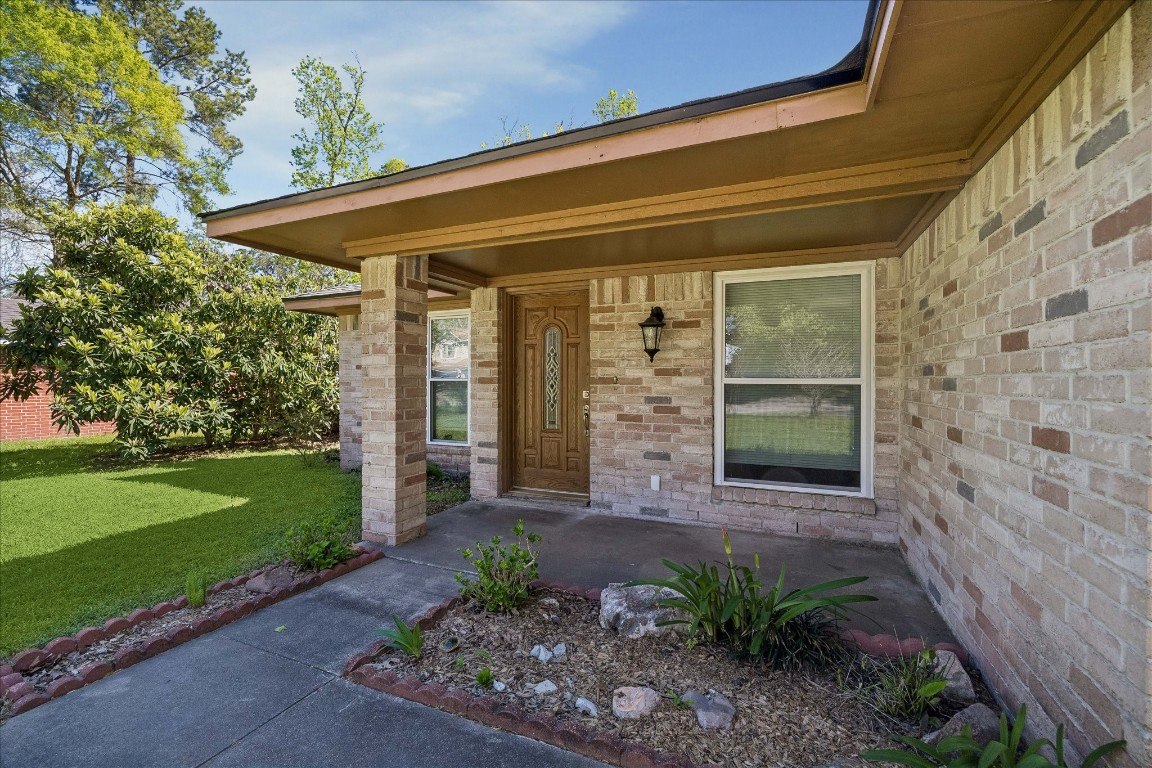 25732 Chestnut Lane Splendora, TX 77372 - Photo 4 of 27 Covered front porch entry, a great spot to sit and relax.