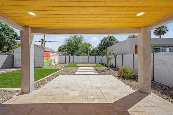 a view of back yard