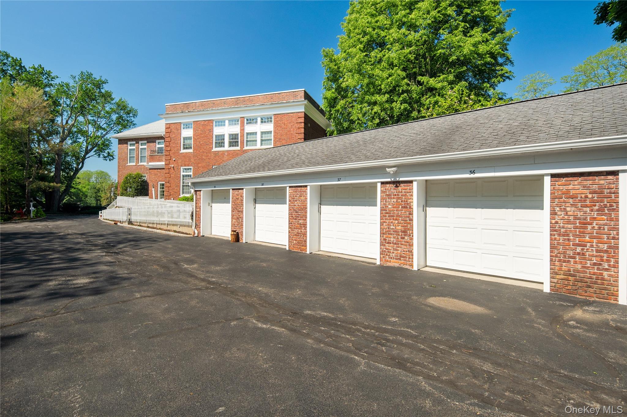 20 Whippoorwill Road East, Unit 2J Armonk, NY 10504 - Photo 17 of 27