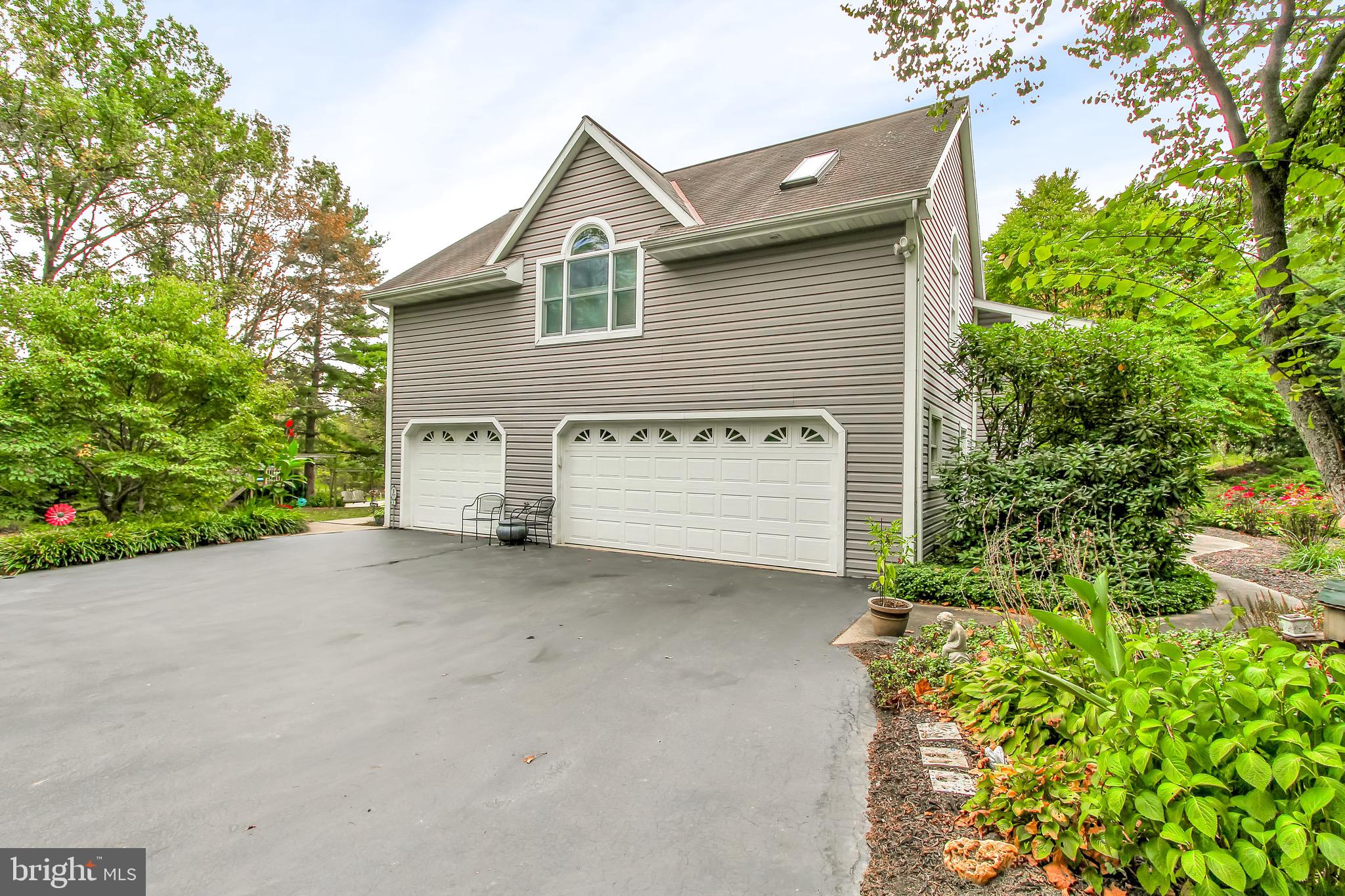 4 Silver Mine Road Conestoga, PA 17516 - Photo 2 of 39 Side View of 3 Car Garage