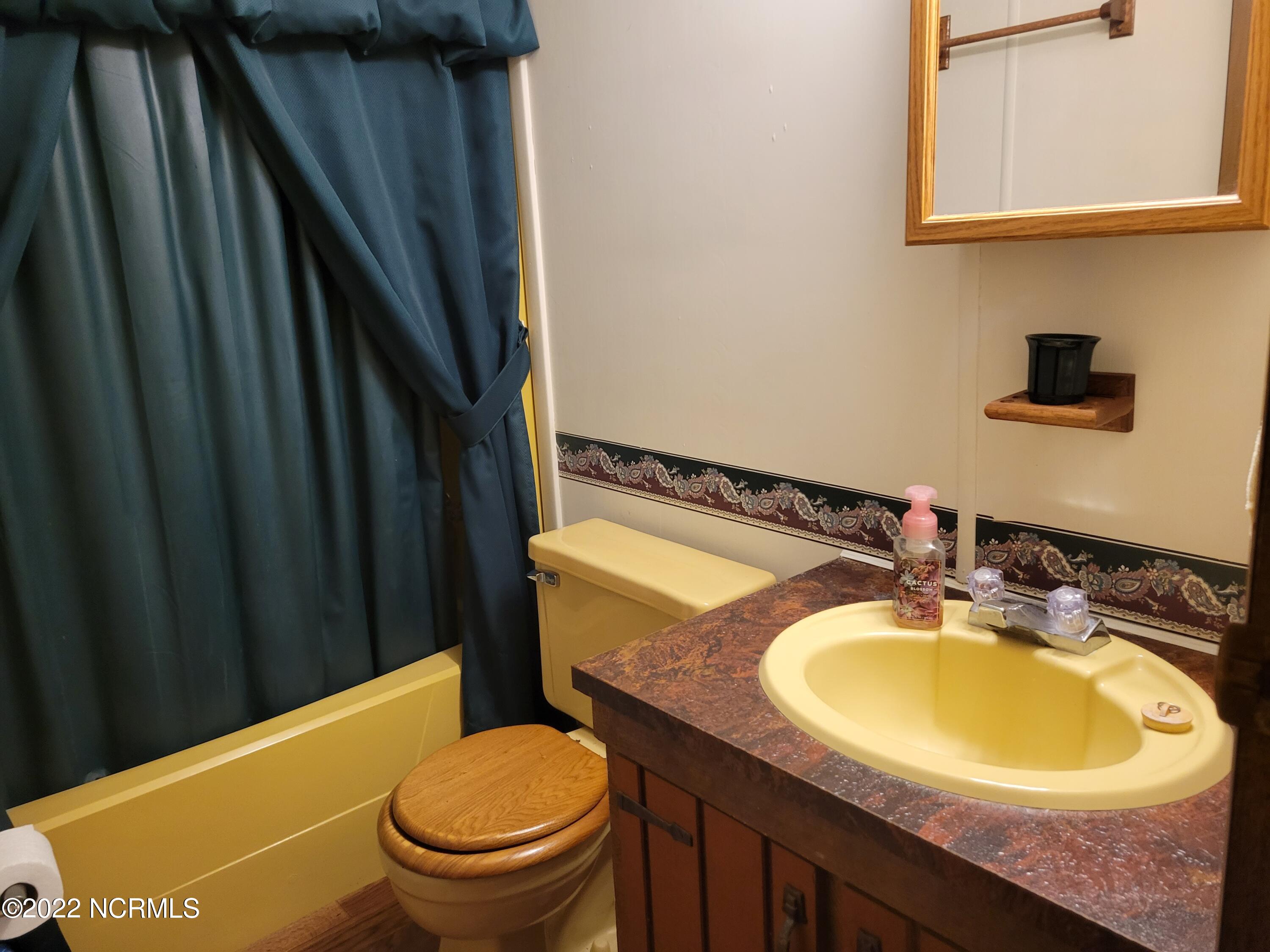 572 Main Street Edward, NC 27821 - Photo 20 of 25 011