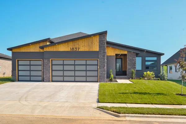 $499,000 | 1837 East Skyline Avenue, Ozark, MO 65721