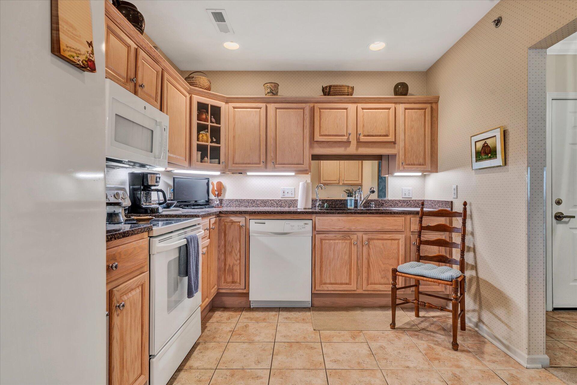 4438 Pheasant Ridge Road, Unit 303 Roanoke, VA 24014 - Photo 12 of 43 12-DSC7562