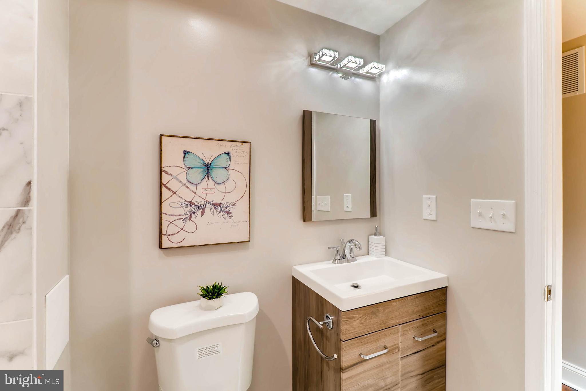 3905 Pinewood Avenue Baltimore, MD 21206 - Photo 14 of 30 Main Level Full Bathroom