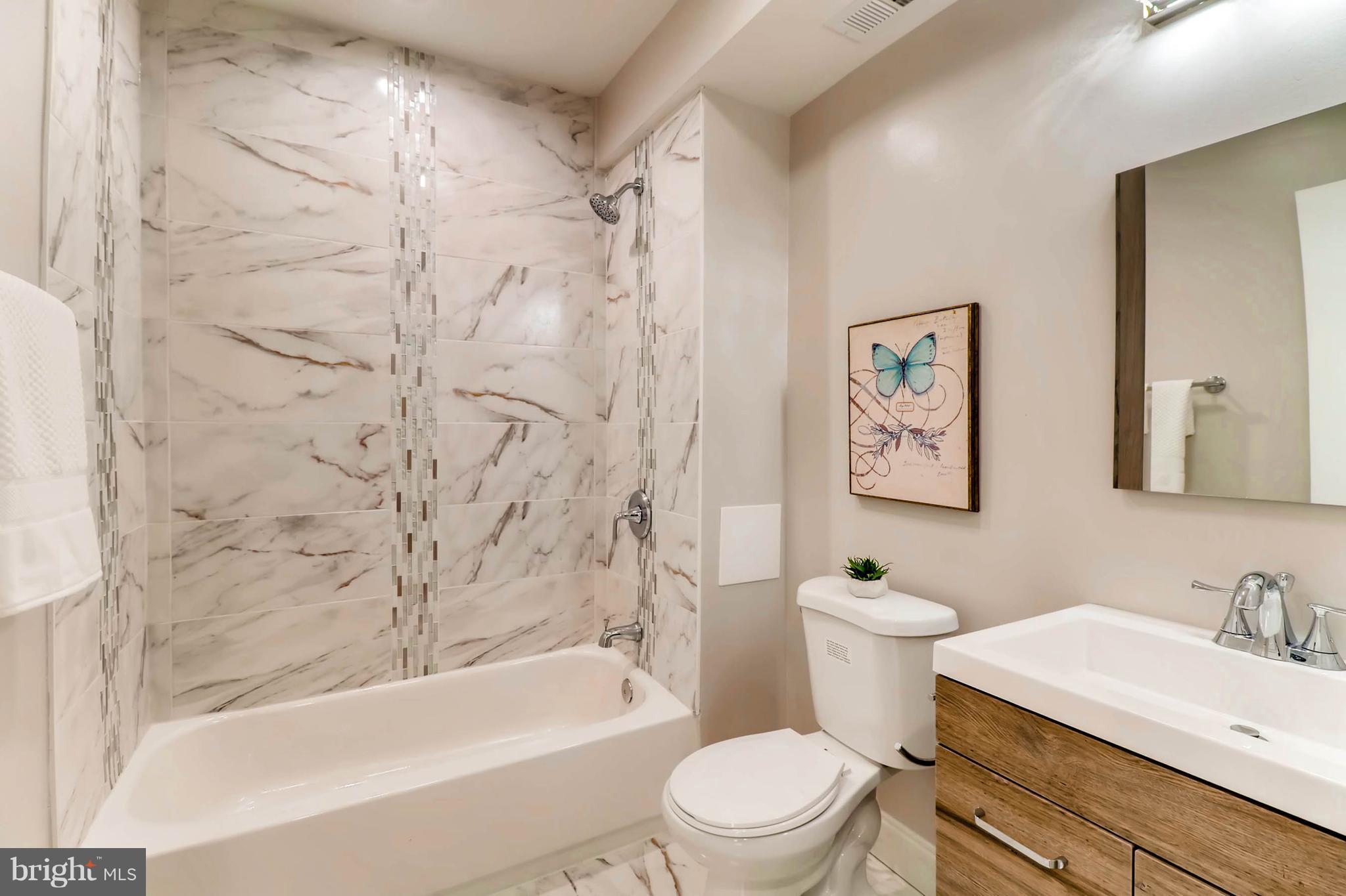 3905 Pinewood Avenue Baltimore, MD 21206 - Photo 15 of 30 Customer Features in Main Level Full Bath