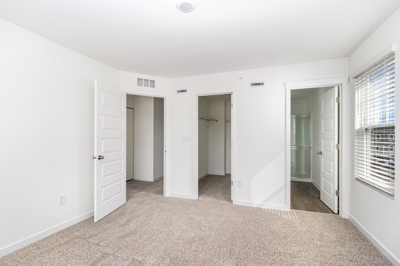 2171 Yellowstone Boulevard, Unit 2171 Mundelein, IL 60060 - Photo 12 of 23 a view of an empty room