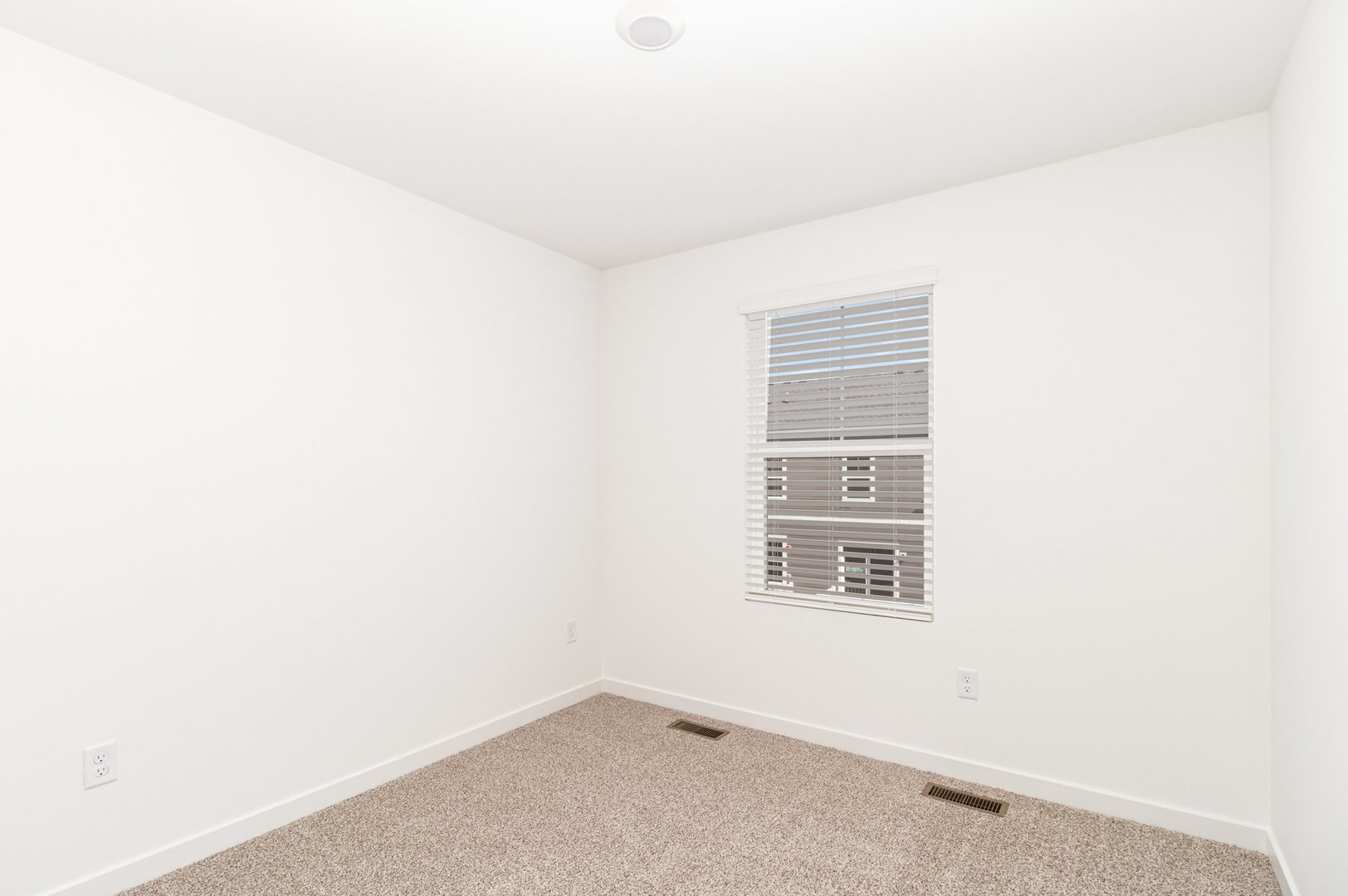 2171 Yellowstone Boulevard, Unit 2171 Mundelein, IL 60060 - Photo 18 of 23 a view of an empty room