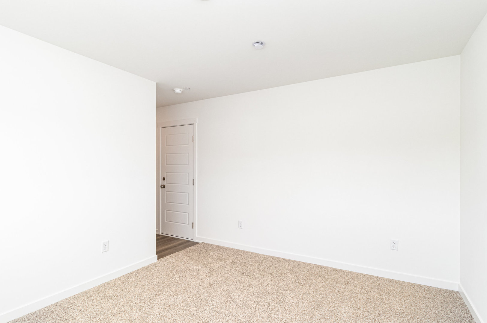 2171 Yellowstone Boulevard, Unit 2171 Mundelein, IL 60060 - Photo 21 of 23 a view of small space