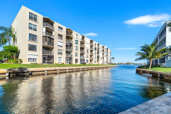 $239,900 | 896 North Federal Highway, Unit 530, Lantana, FL 33462