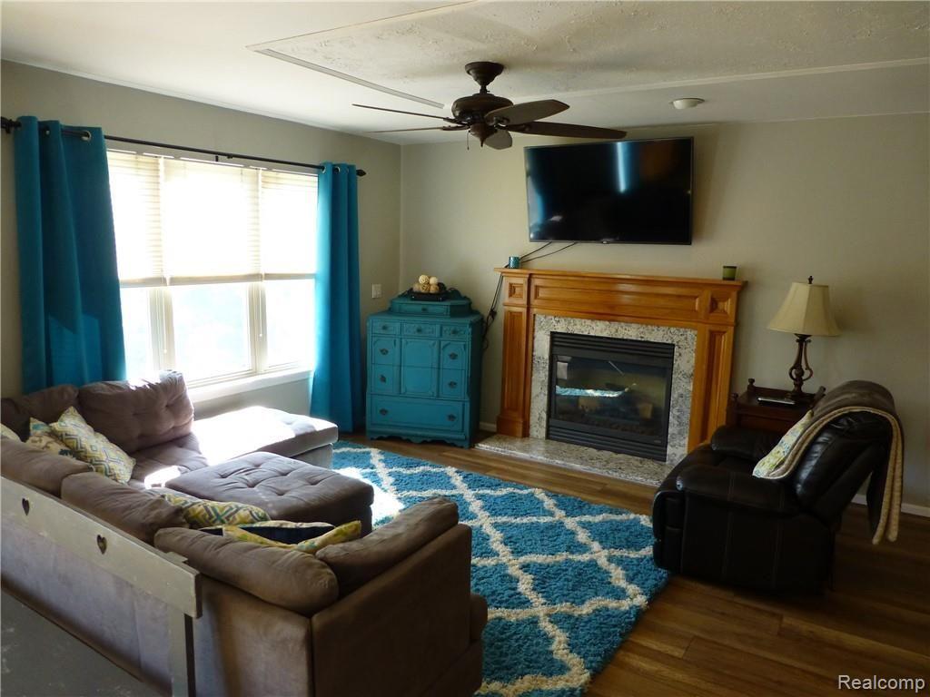 1306 Farnsworth Road Lapeer, MI 48446 - Photo 12 of 40 Living Room