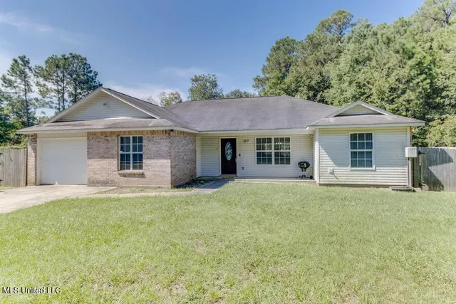 $2,400 | 1417 Willow Street, Ocean Springs, MS 39564