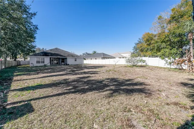 a view of a yard with a house