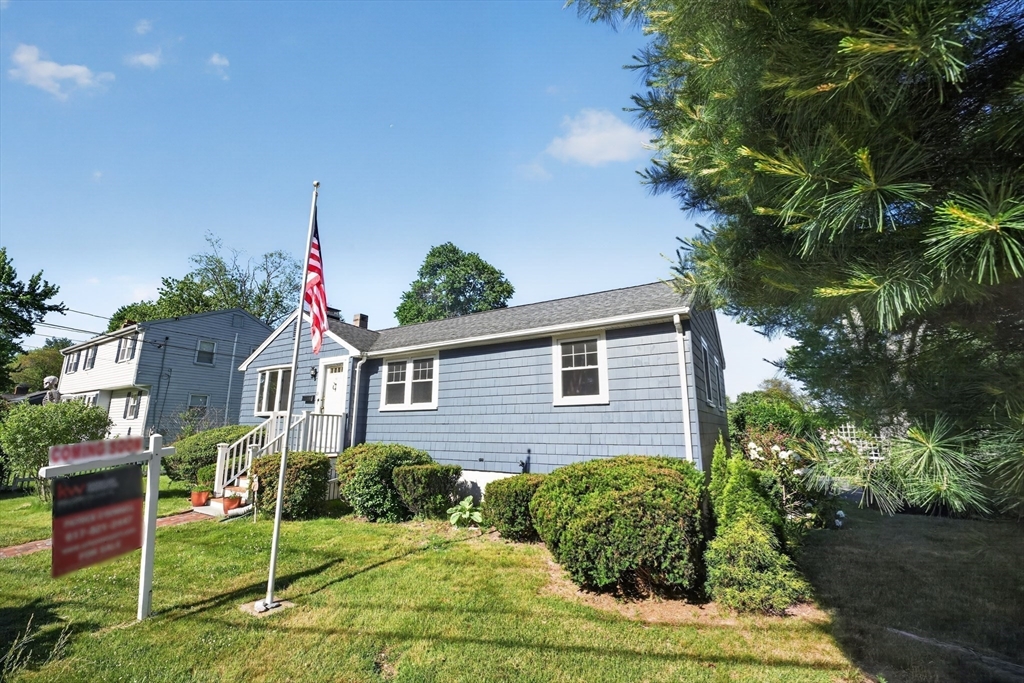 3 Rindone Street Holbrook, MA 02343 - Photo 3 of 32
