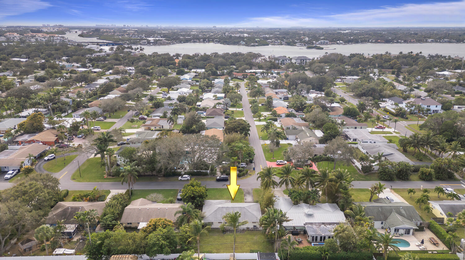 15 Beverly Road West Jupiter, FL 33469 - Photo 9 of 16 15 Beverly Rd W Tequesta FL-large-012-01