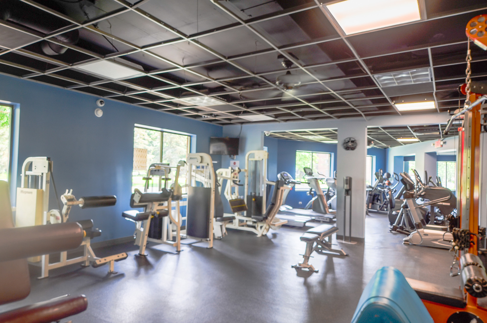 1206 South New Wilke Road, Unit 108 Arlington Heights, IL 60005 - Photo 16 of 21 a view of a room with gym equipment