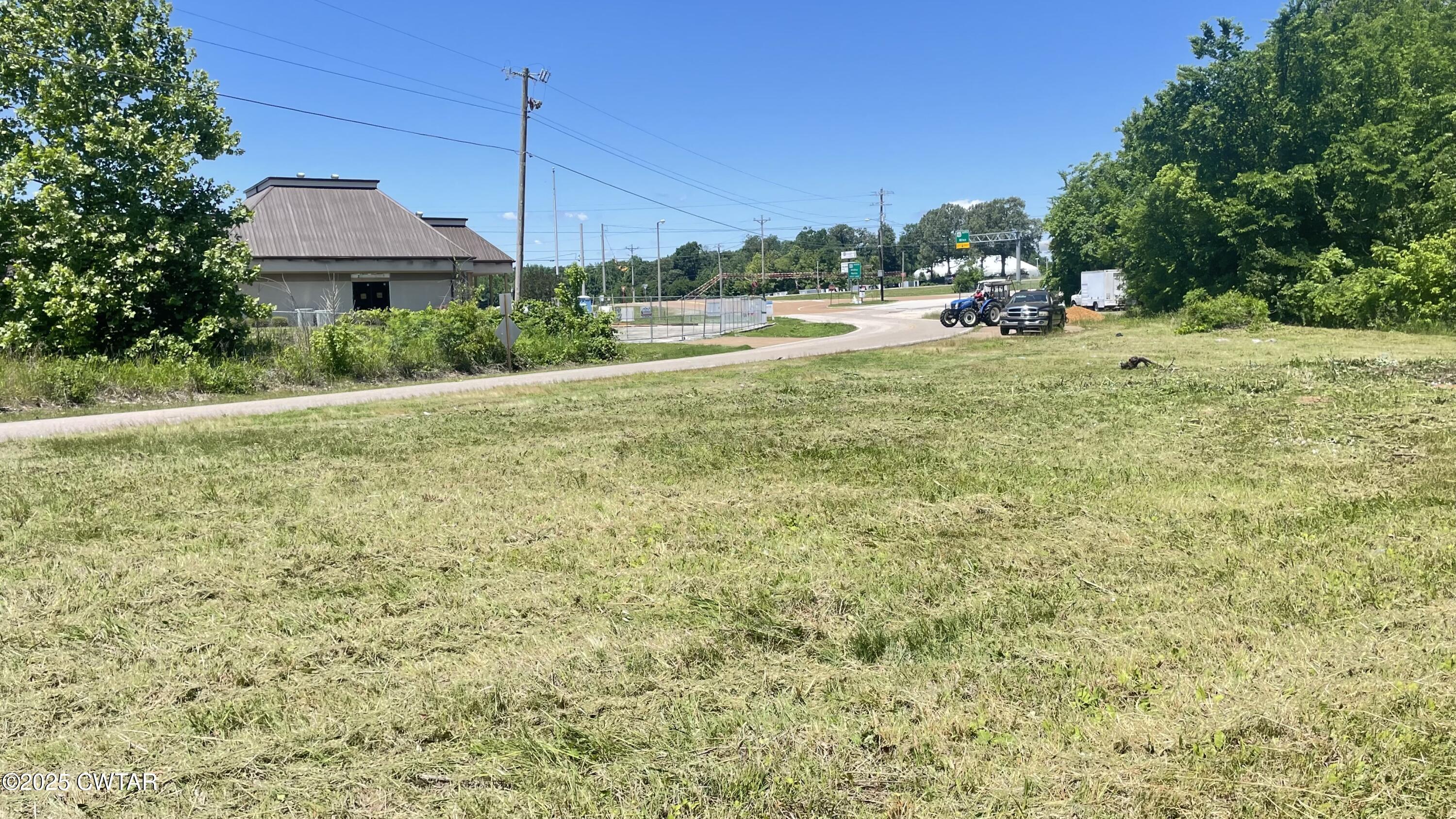 19 Mason Road Humboldt, TN 38343 - Photo 9 of 10 a backyard of a house with lots of green space