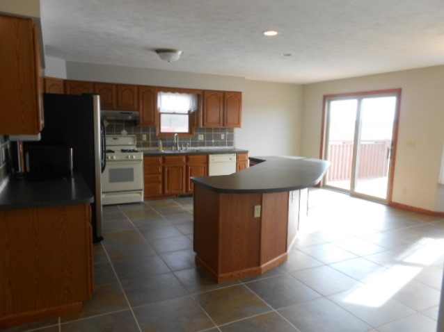 9684 East Cleveland Road Ashley, MI 48806 - Photo 5 of 28 1842376-4.JPG