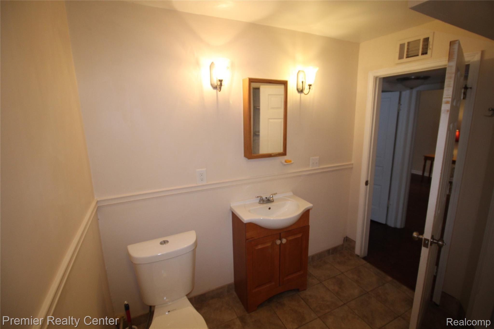 155 St John Road Highland, MI 48357 - Photo 12 of 18 IMG_6858.JPG