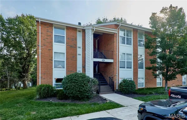 $103,000 | 1937 Greenpoint Drive, Unit 304, Kirkwood, MO 63122