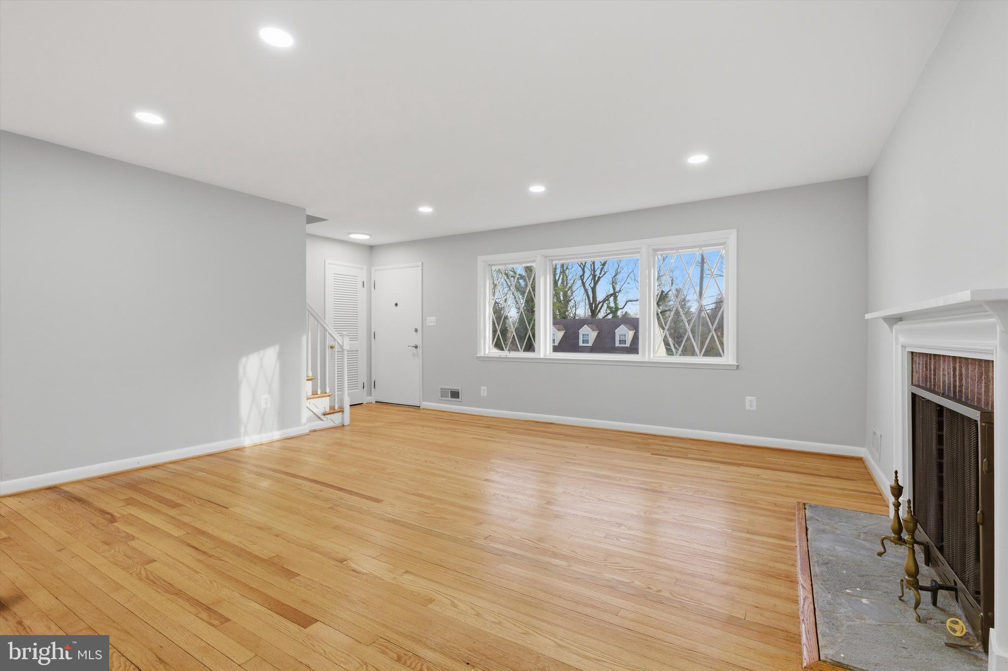 6703 Glenkirk Road Baltimore, MD 21239 - Photo 4 of 33