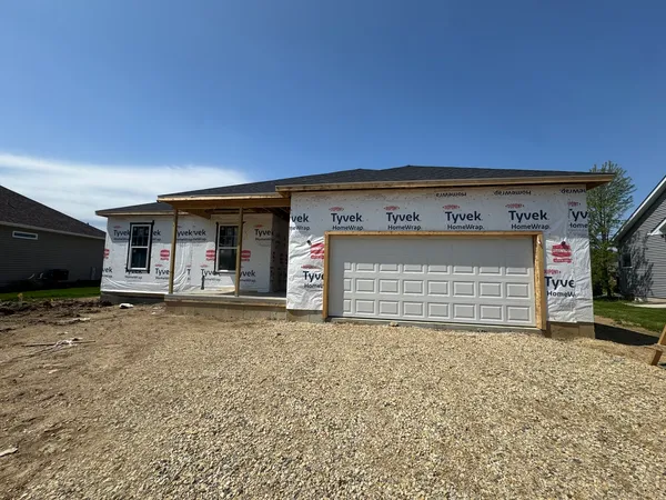 $379,900 | 427 Riverbend Drive, Genoa, IL 60135