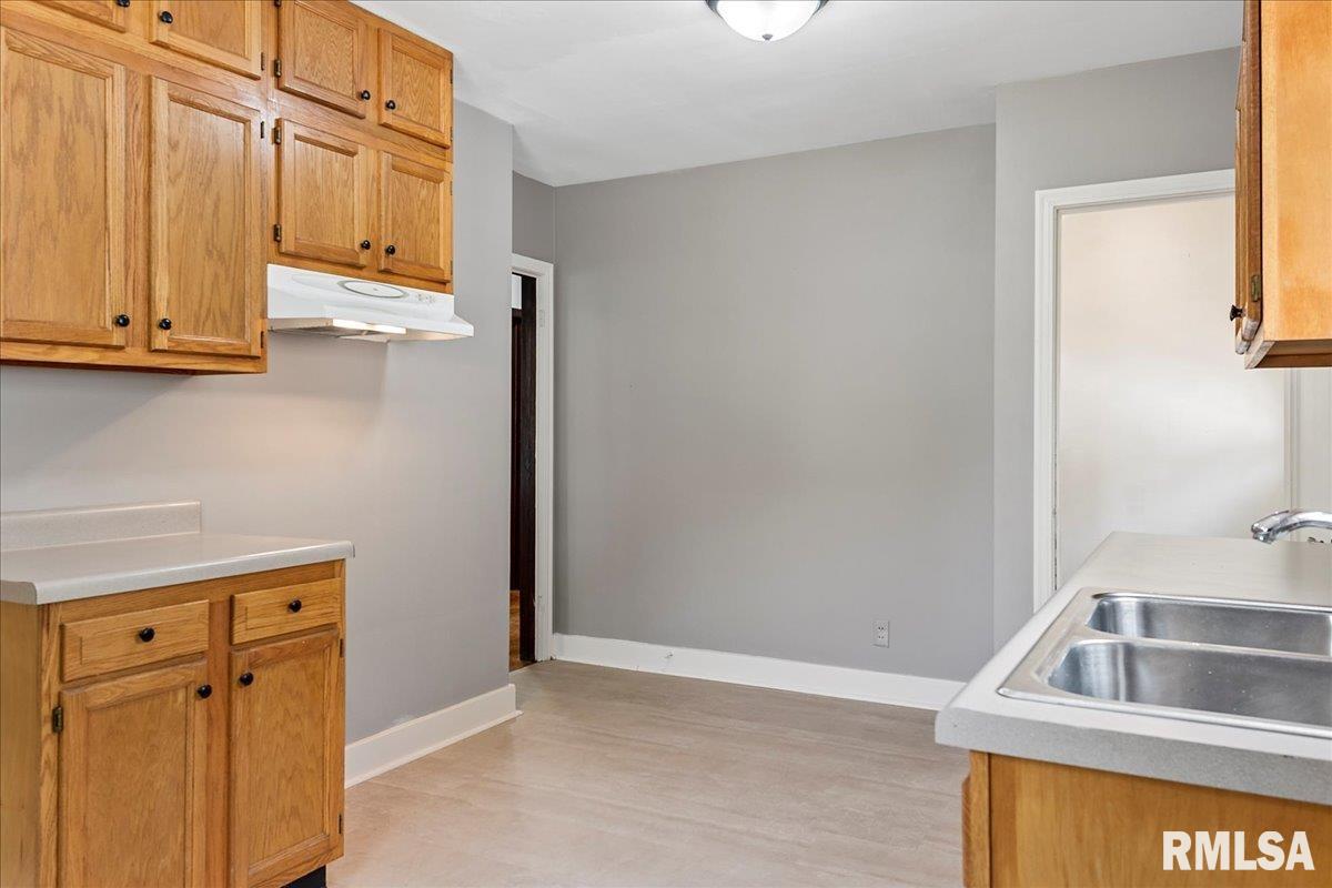 2631 South 8th Street Springfield, IL 62703 - Photo 8 of 32