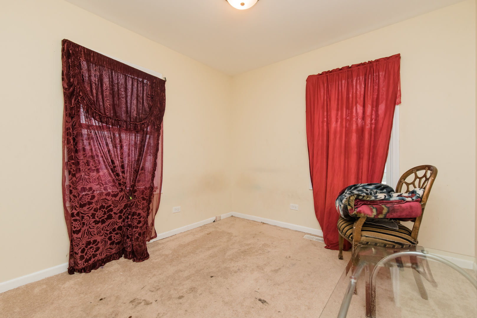 227 Rivers View Drive Carpentersville, IL 60110 - Photo 14 of 24 a view of a room with furniture and a rug