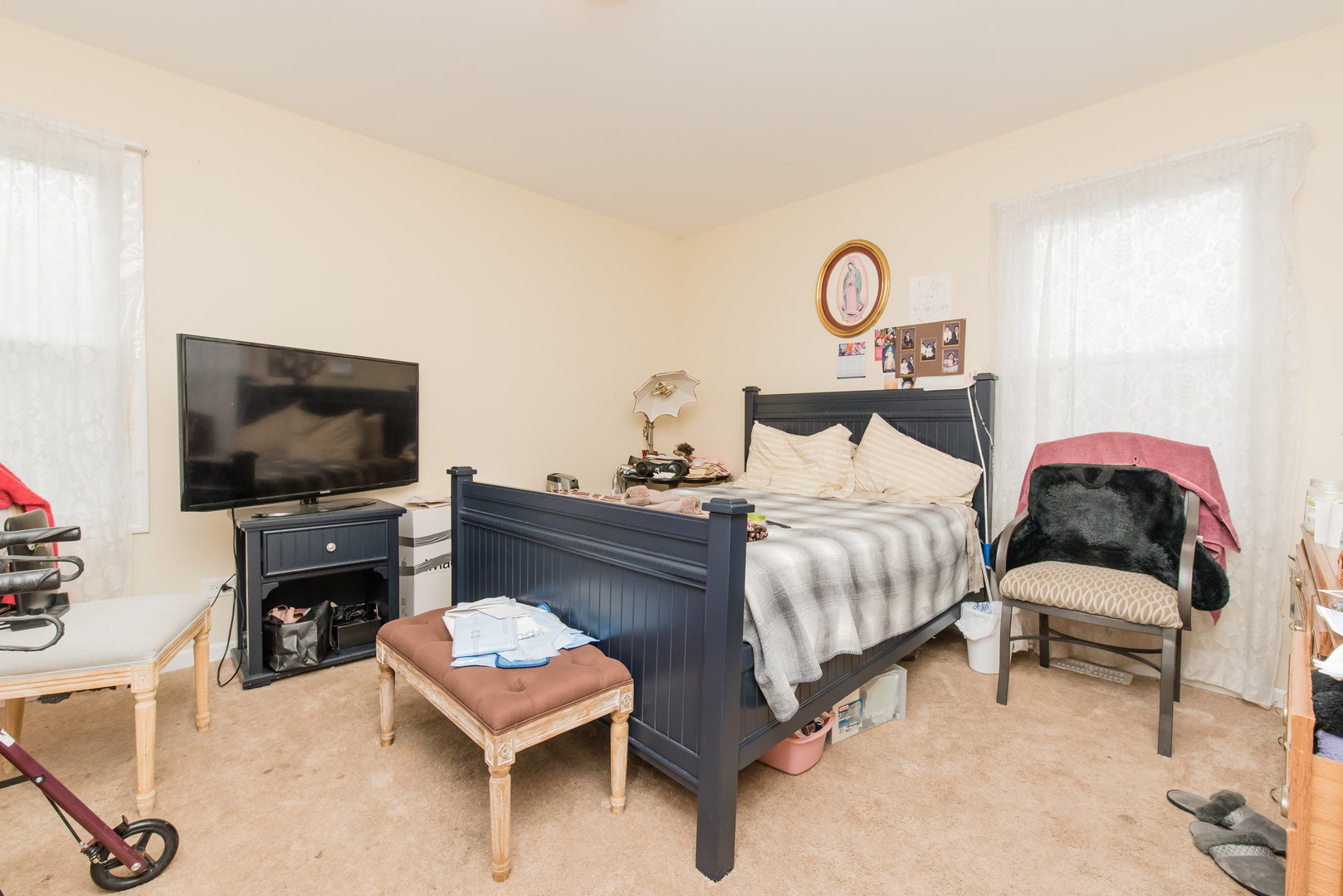 227 Rivers View Drive Carpentersville, IL 60110 - Photo 15 of 24 a living room with furniture and a flat screen tv