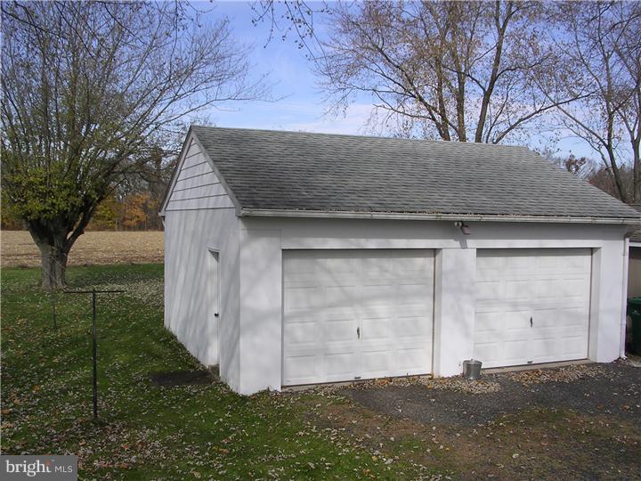 565 Erie Road Quakertown, PA 18951 - Photo 11 of 11 Garage